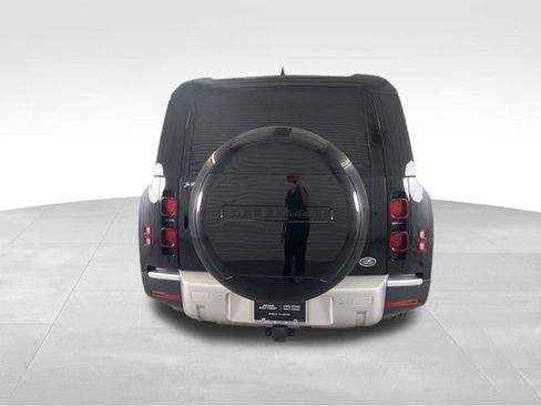 Used 2023 Land Rover Defender 130 S image 5