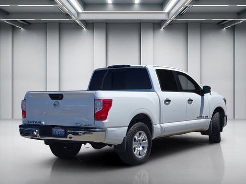 Used 2018 Nissan Titan SV AWD/4WD image 4