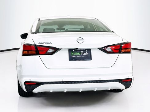 Used 2025 Nissan Altima 2.5 SV FWD image 7