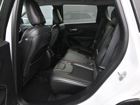 Used 2019 Jeep Cherokee Trailhawk w/ Cold Weather Group image 34