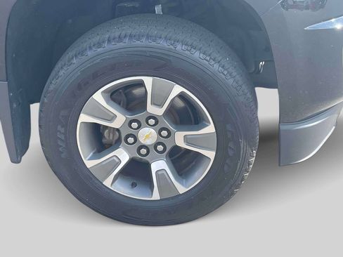 Used 2017 Chevrolet Colorado Z71 AWD/4WD image 9