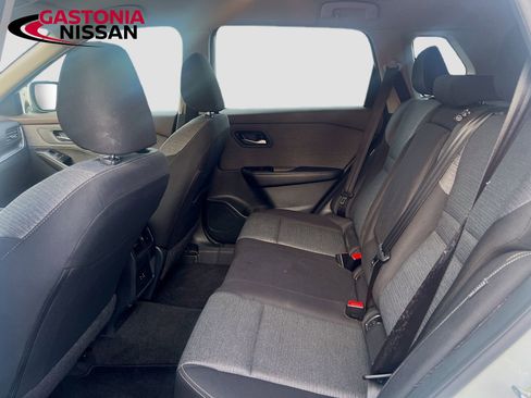 Used 2023 Nissan Rogue SV image 29