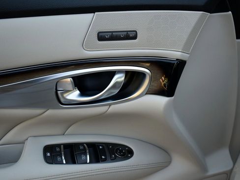 Used 2017 INFINITI Q70 L 3.7 w/ Deluxe Touring Package image 31