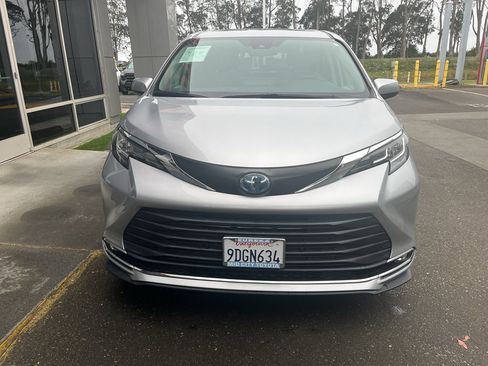 Used 2022 Toyota Sienna XLE AWD/4WD image 14