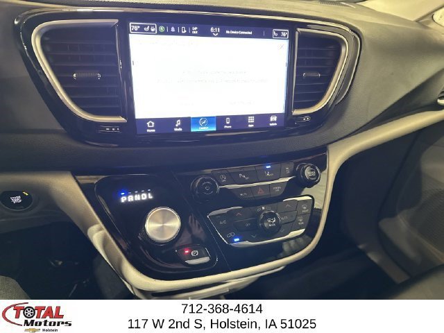 Used 2024 Chrysler Pacifica Touring-L FWD image 13