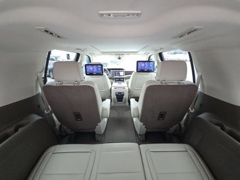 Used 2021 GMC Yukon XL Denali w/ Denali Premium Package image 16