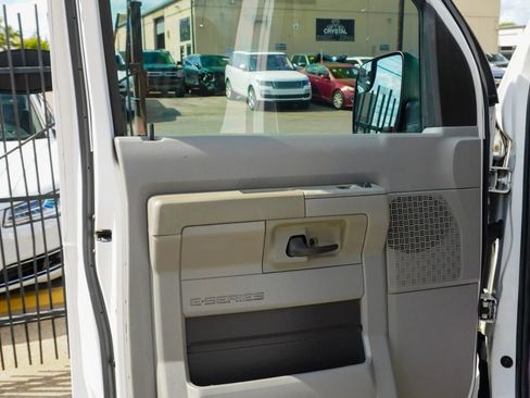 Used 2011 Ford E-350 and Econoline 350 XLT image 11