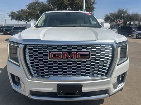 Used 2021 GMC Yukon XL Denali image 2