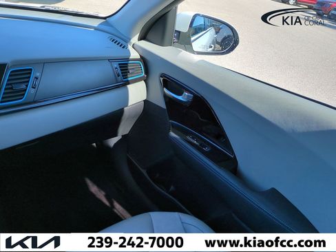 Used 2019 Kia Niro EX image 16