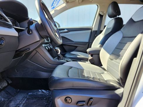 Used 2022 Volkswagen Taos SEL image 16