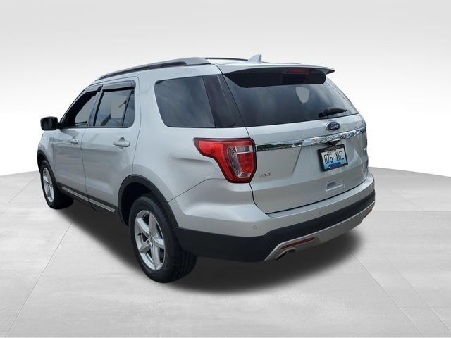 Used 2017 Ford Explorer XLT w/ Equipment Group 201A AWD/4WD image 6
