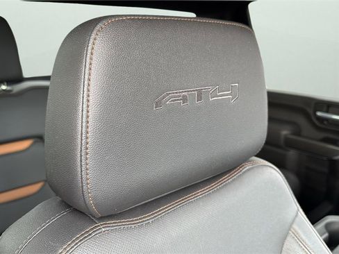 Used 2022 GMC Sierra 2500 AT4 image 33