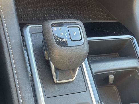 Used 2025 Nissan Pathfinder SV AWD/4WD image 10