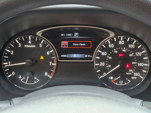 Used 2020 Nissan Pathfinder S AWD/4WD image 24