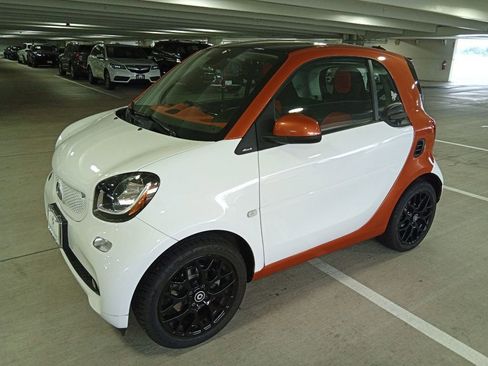 Used 2016 smart fortwo passion RWD image 1