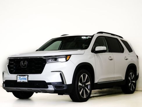 Used 2023 Honda Pilot Touring image 3