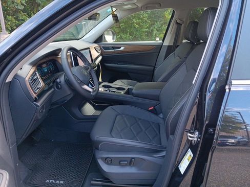 Used 2025 Volkswagen Atlas SE image 10