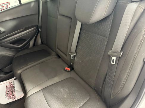 Used 2022 Chevrolet Trax LS w/ Tint and Cruise Package image 33