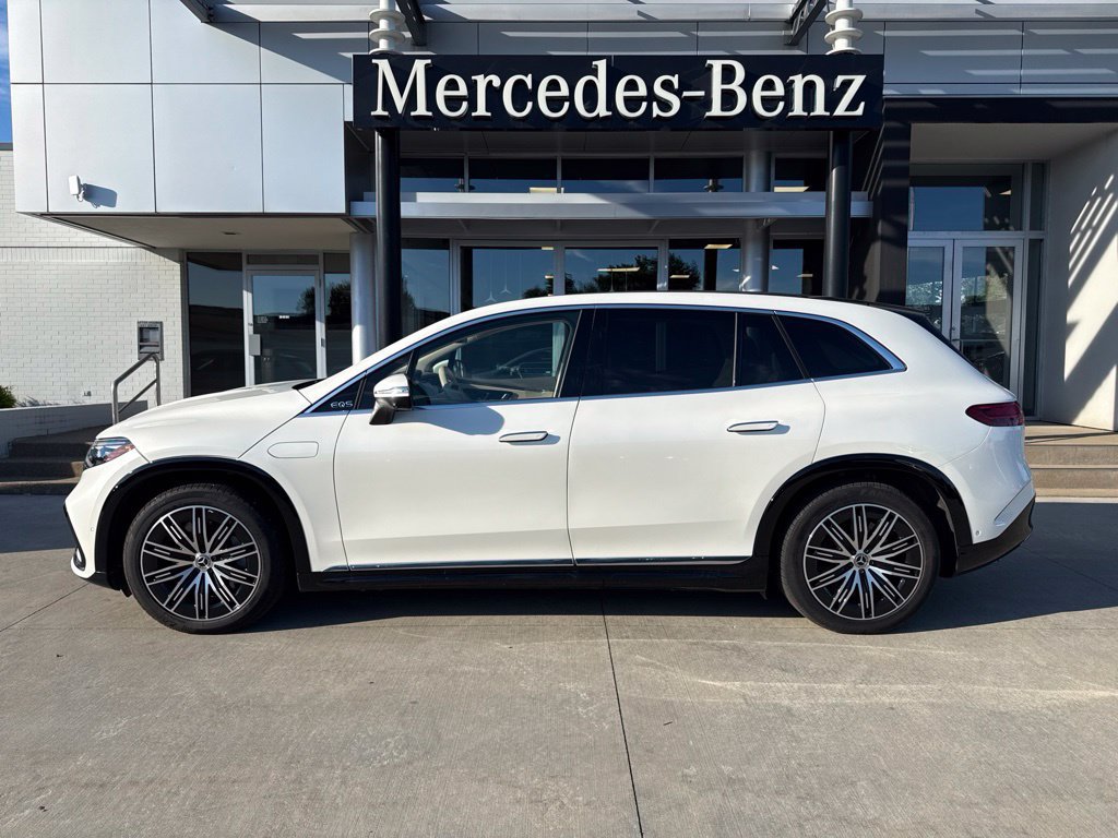 Used 2023 Mercedes-Benz EQS 580 4MATIC SUV image 2