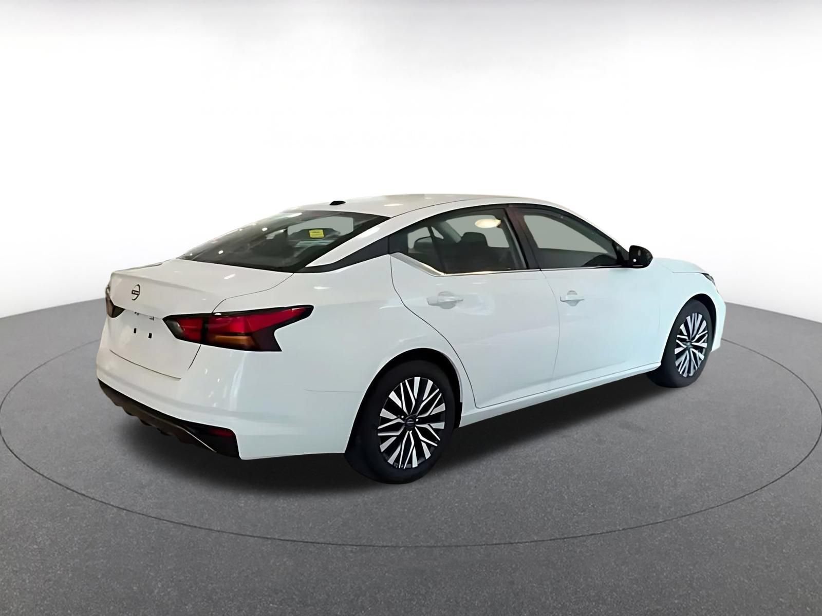 Used 2026 Nissan Altima 2.5 SV FWD image 10