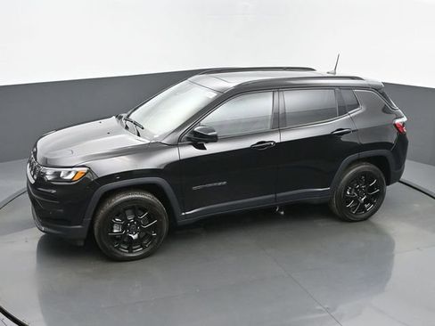 New 2025 Jeep Compass Latitude w/ Sun & Sound Group AWD/4WD image 39