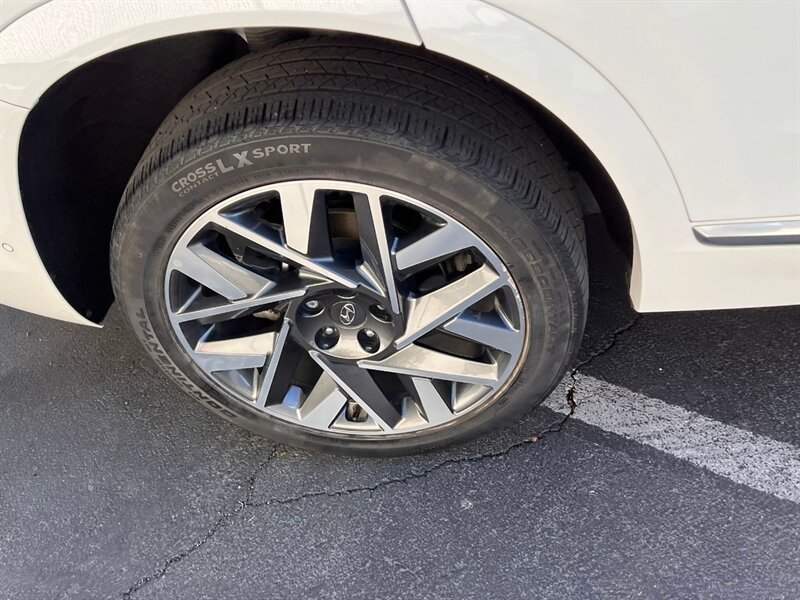 Used 2023 Hyundai Santa Fe Calligraphy AWD/4WD image 12
