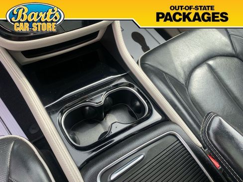 Used 2022 Chrysler Pacifica Limited FWD image 31