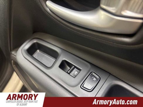 Used 2023 Jeep Renegade Latitude image 35