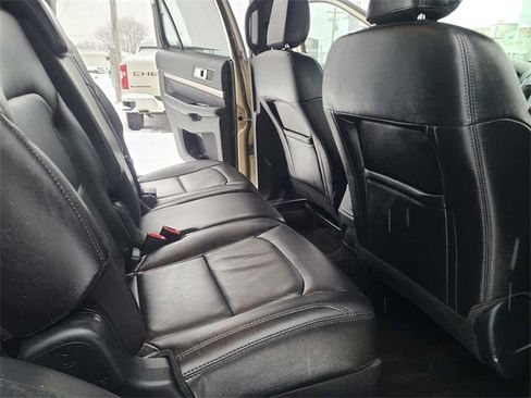 Used 2018 Ford Explorer XLT w/ Equipment Group 202A image 19