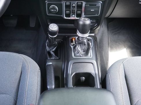 Used 2024 Jeep Wrangler Unlimited w/ Convenience Group AWD/4WD image 22