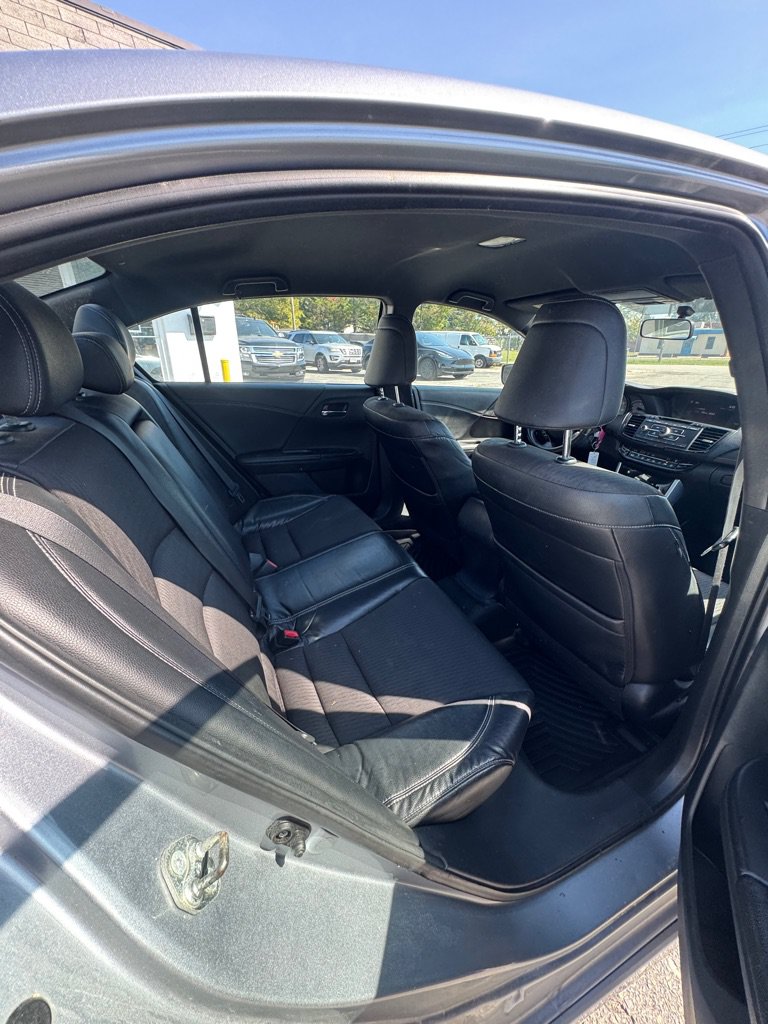 Used 2017 Honda Accord Sport image 10