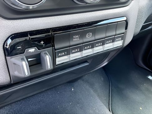 New 2024 RAM 3500 Tradesman w/ Chrome Appearance Group AWD/4WD image 19