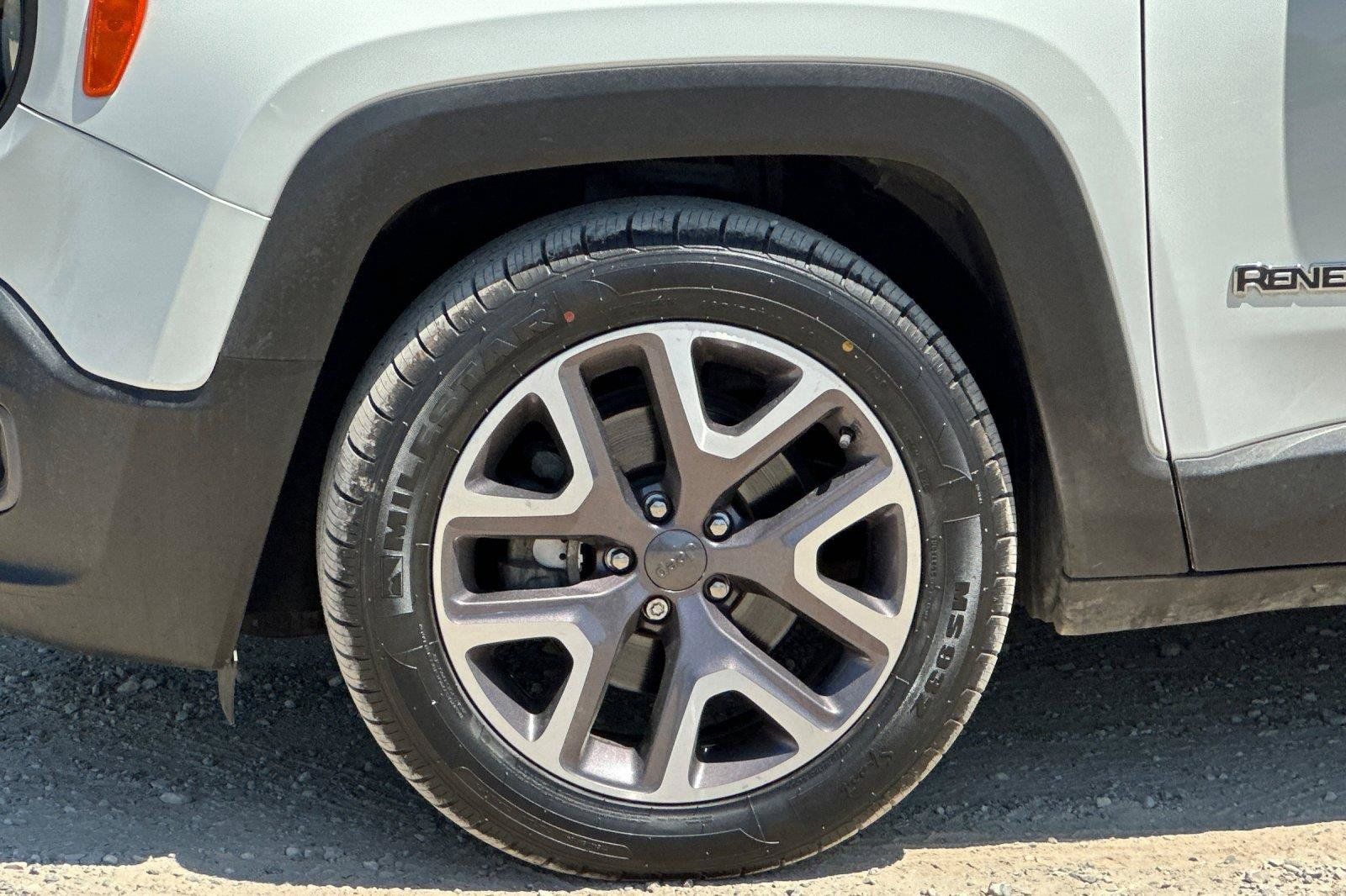 Used 2016 Jeep Renegade Latitude FWD image 25