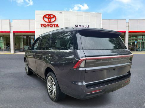 Used 2026 Lincoln Navigator Reserve AWD/4WD image 4