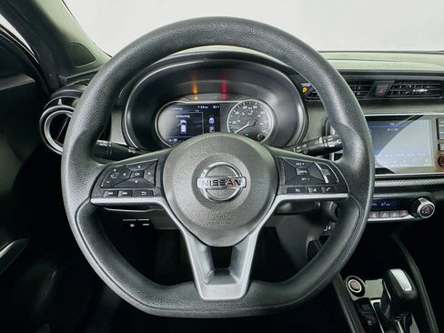 Used 2019 Nissan Kicks SV image 11