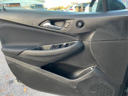 Used 2017 Chevrolet Cruze LT image 19