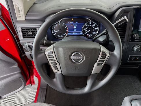 Used 2024 Nissan Titan SV image 12