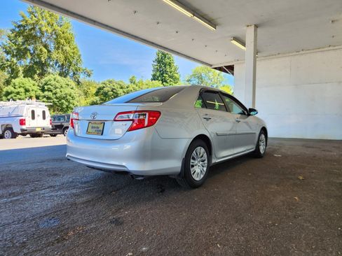 Used 2012 Toyota Camry LE FWD image 3