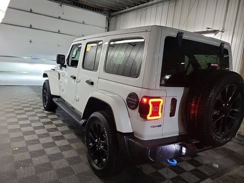 Used 2022 Jeep Wrangler Unlimited Sahara w/ Cold Weather Group image 3
