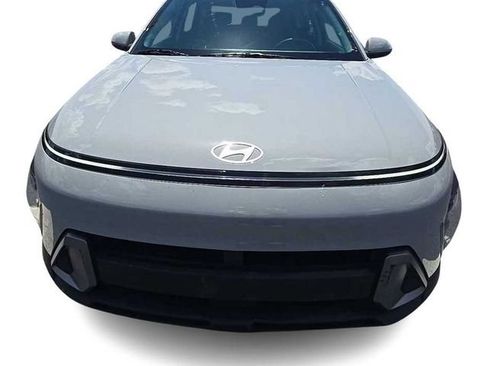 Used 2025 Hyundai Kona SE FWD image 2