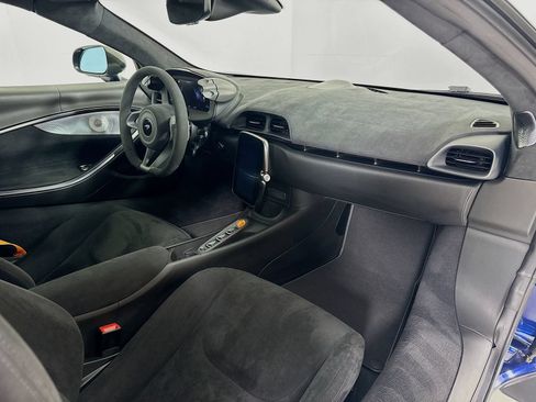 Used 2025 McLaren Artura Spider RWD image 22