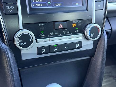 Used 2012 Toyota Camry L image 24