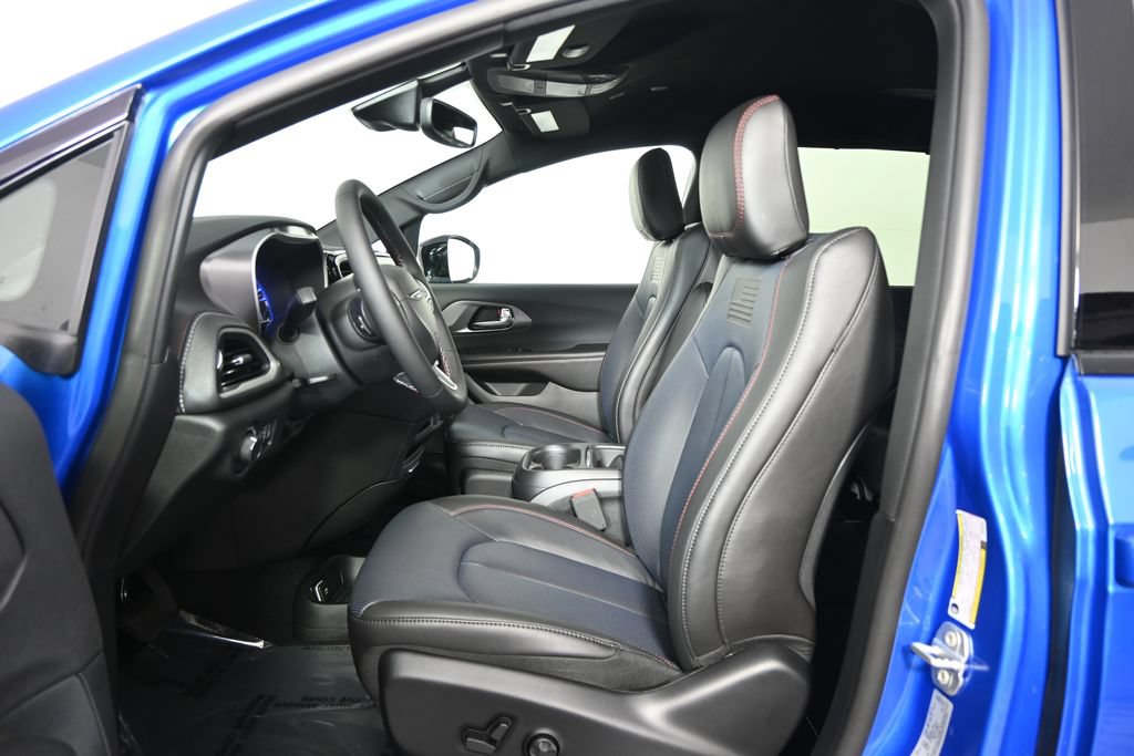 New 2027 Chrysler Pacifica Select AWD/4WD image 23