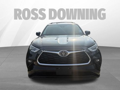 Used 2021 Toyota Highlander Limited FWD image 2