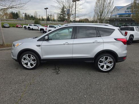 Used 2019 Ford Escape Titanium image 3