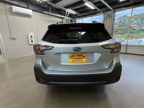 Used 2024 Subaru Outback AWD/4WD image 4