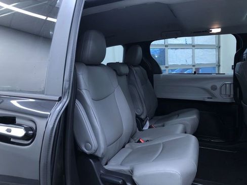 Certified 2025 Toyota Sienna XLE image 21
