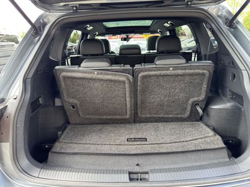 Used 2020 Volkswagen Tiguan SE R-Line FWD image 34
