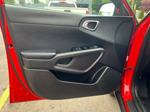 Used 2020 Kia Soul S FWD image 12