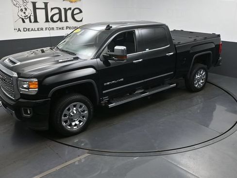 Used 2019 GMC Sierra 2500 Denali w/ Duramax Plus Package AWD/4WD image 45
